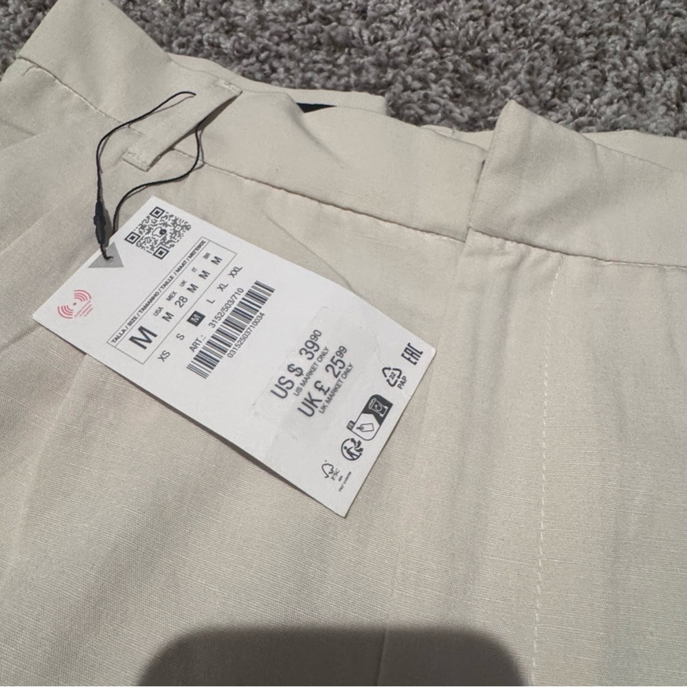 Zara Beige High-Waist Pleated Shorts - Picture 4 of 4